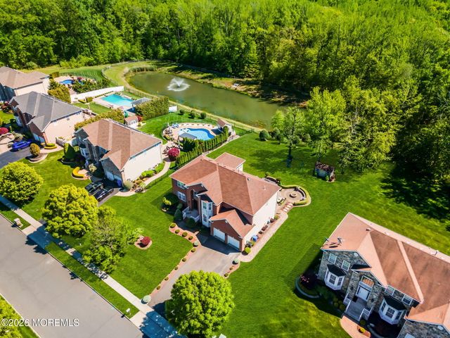 18 Gloria Lane, Monroe, NJ 08831