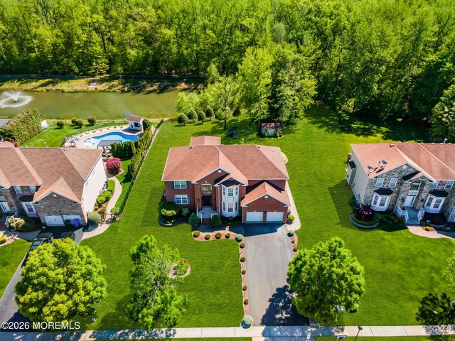 18 Gloria Lane, Monroe, NJ 08831