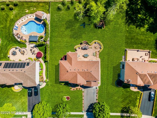 18 Gloria Lane, Monroe, NJ 08831