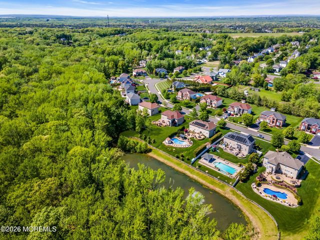 18 Gloria Lane, Monroe, NJ 08831
