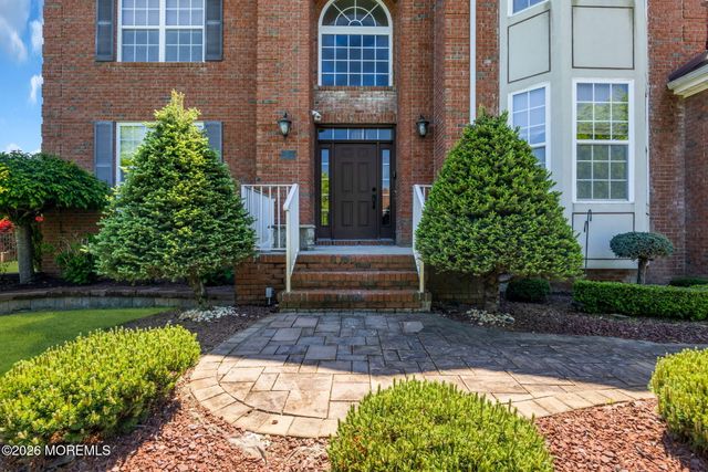 18 Gloria Lane, Monroe, NJ 08831