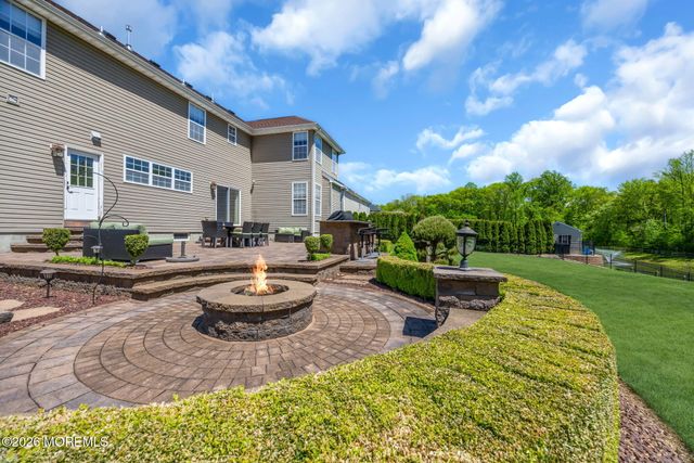 18 Gloria Lane, Monroe, NJ 08831