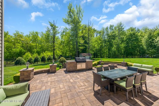 18 Gloria Lane, Monroe, NJ 08831