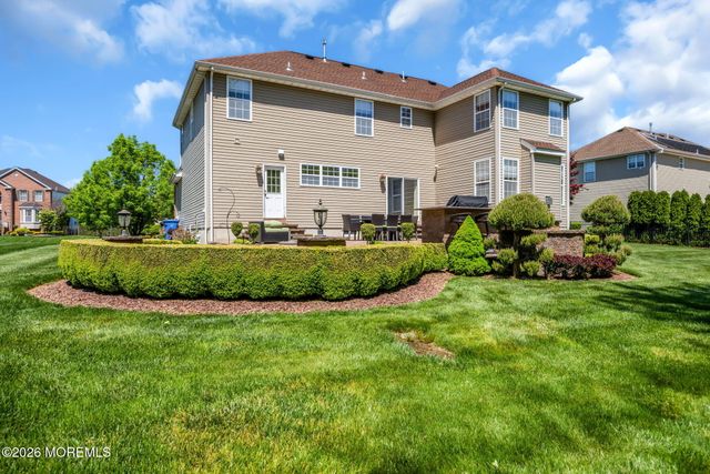 18 Gloria Lane, Monroe, NJ 08831