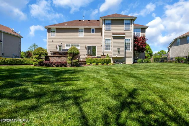 18 Gloria Lane, Monroe, NJ 08831