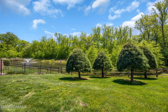 18 Gloria Lane, Monroe, NJ 08831