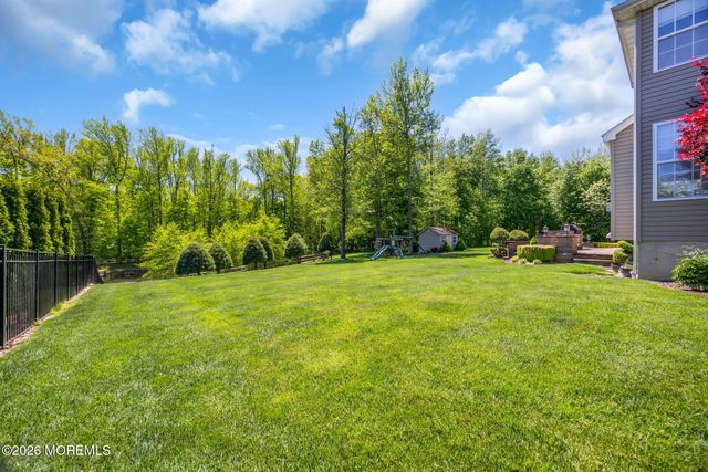 18 Gloria Lane, Monroe, NJ 08831