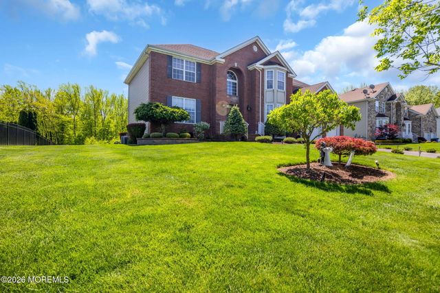 18 Gloria Lane, Monroe, NJ 08831