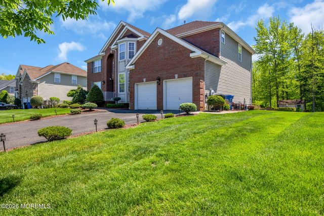 18 Gloria Lane, Monroe, NJ 08831