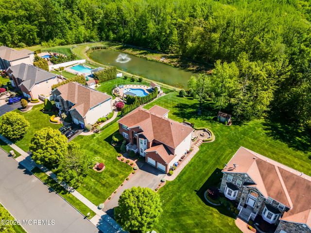 18 Gloria Lane, Monroe, NJ 08831