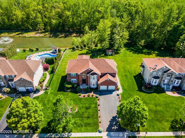 18 Gloria Lane, Monroe, NJ 08831
