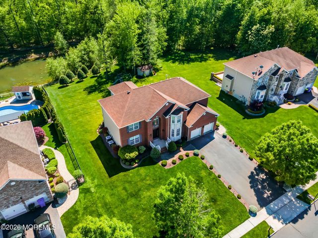 18 Gloria Lane, Monroe, NJ 08831