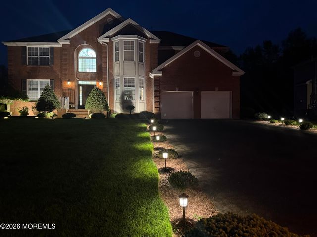 18 Gloria Lane, Monroe, NJ 08831