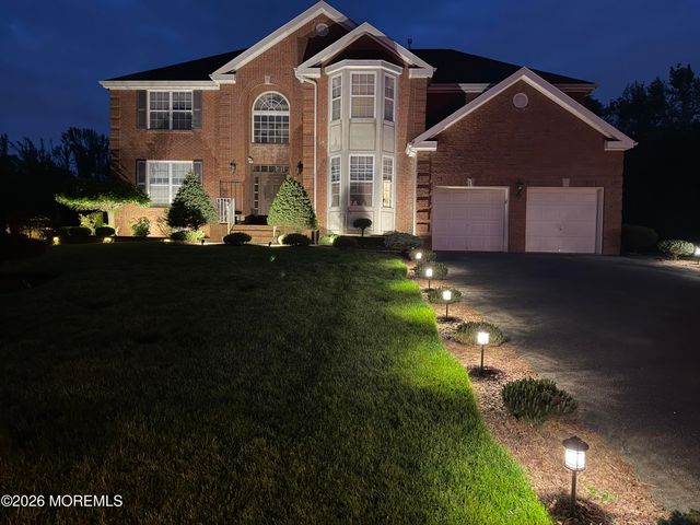 18 Gloria Lane, Monroe, NJ 08831