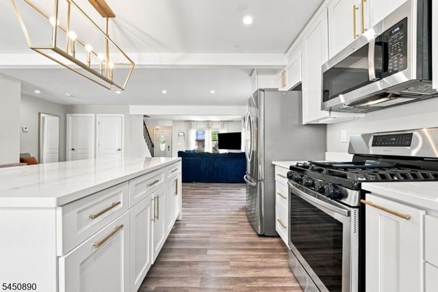 1305 E Henry St, Linden City, NJ 07036