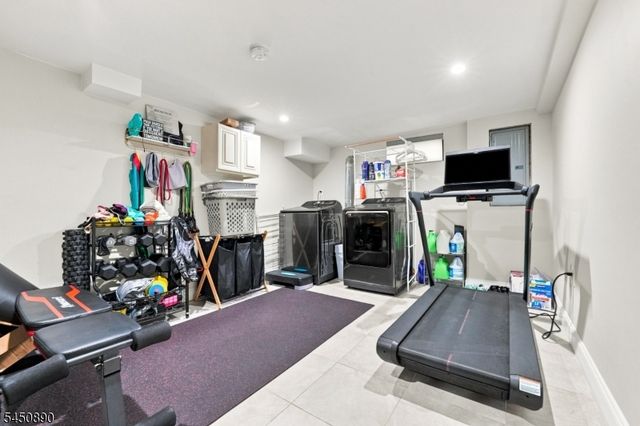 1305 E Henry St, Linden City, NJ 07036