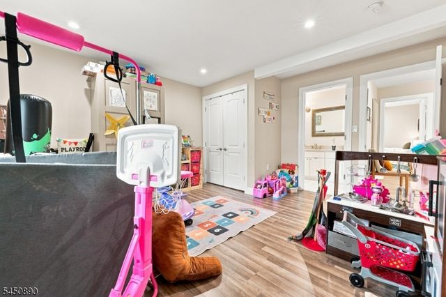 1305 E Henry St, Linden City, NJ 07036