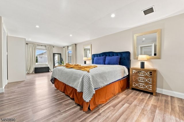 1305 E Henry St, Linden City, NJ 07036