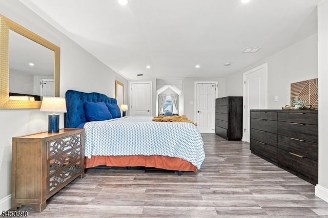 1305 E Henry St, Linden City, NJ 07036