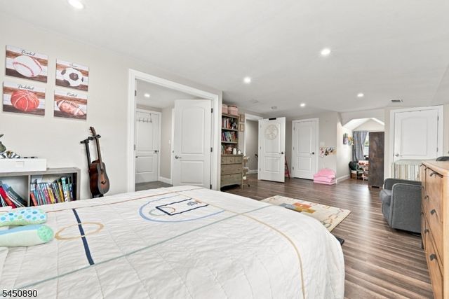 1305 E Henry St, Linden City, NJ 07036