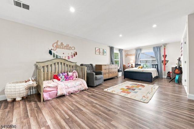 1305 E Henry St, Linden City, NJ 07036