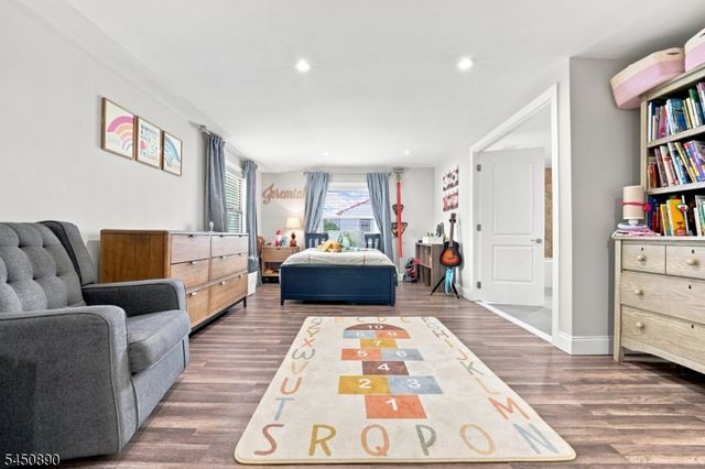 1305 E Henry St, Linden City, NJ 07036