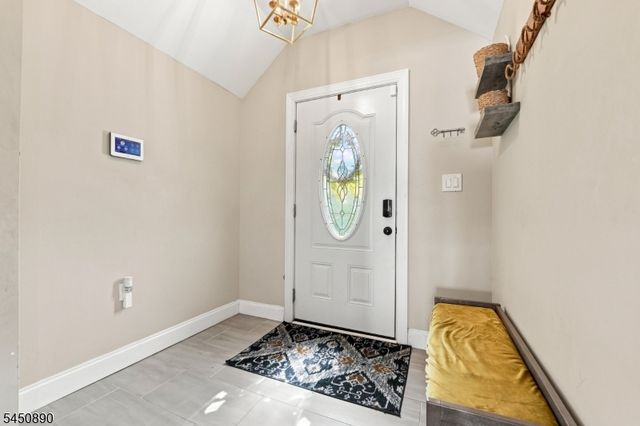 1305 E Henry St, Linden City, NJ 07036