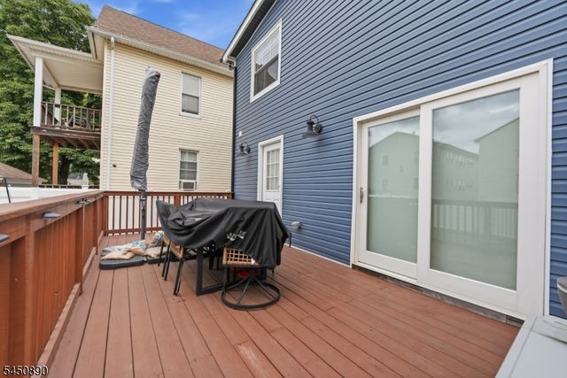 1305 E Henry St, Linden City, NJ 07036