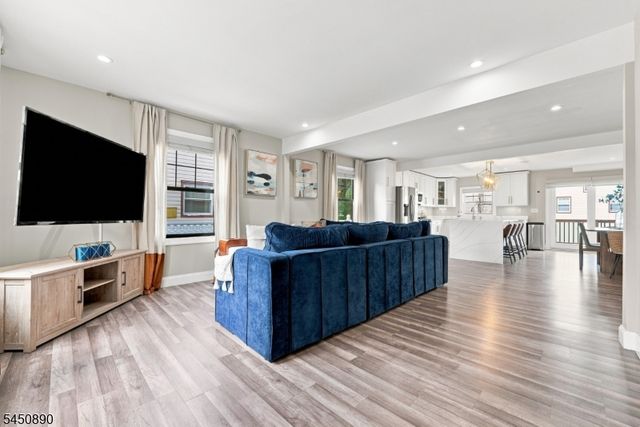 1305 E Henry St, Linden City, NJ 07036