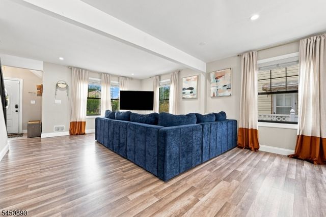 1305 E Henry St, Linden City, NJ 07036