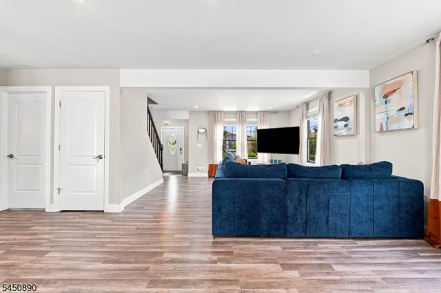 1305 E Henry St, Linden City, NJ 07036