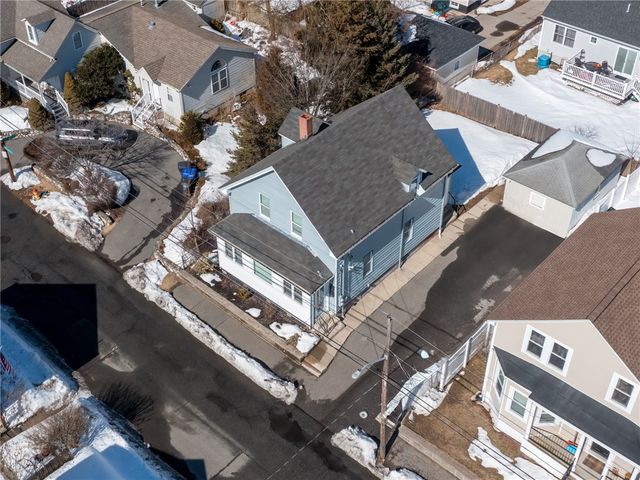 86 Woodward Avenue, East Providence, RI 02914