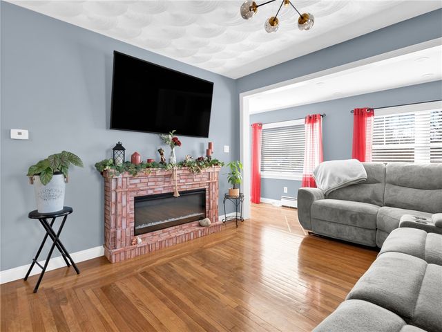 86 Woodward Avenue, East Providence, RI 02914