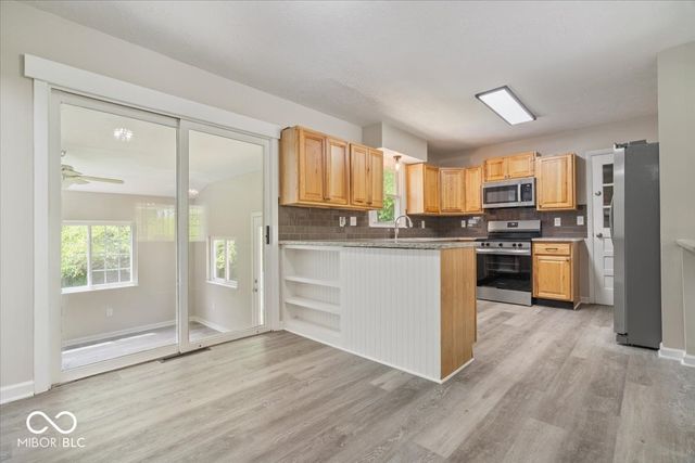 2555 W Sycamore Drive, Greenfield, IN 46140