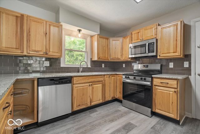 2555 W Sycamore Drive, Greenfield, IN 46140