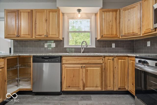 2555 W Sycamore Drive, Greenfield, IN 46140