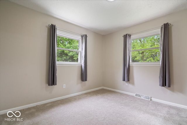 2555 W Sycamore Drive, Greenfield, IN 46140