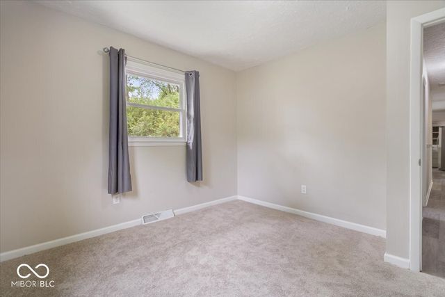2555 W Sycamore Drive, Greenfield, IN 46140