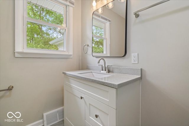 2555 W Sycamore Drive, Greenfield, IN 46140
