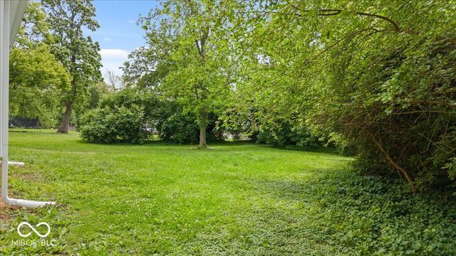 2555 W Sycamore Drive, Greenfield, IN 46140