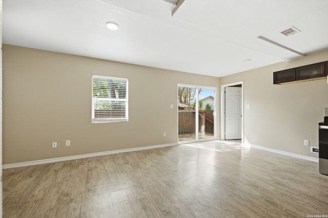 1033 Rivas, San Antonio, TX 78207