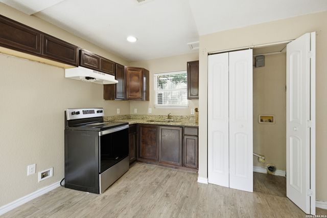 1033 Rivas, San Antonio, TX 78207