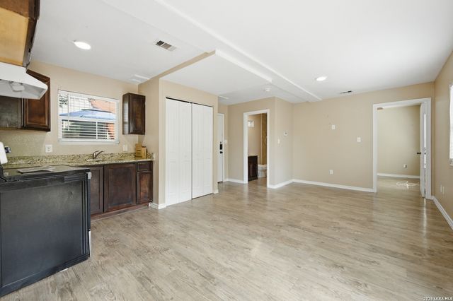 1033 Rivas, San Antonio, TX 78207