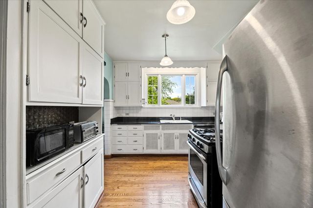 219 E Saint Charles Road, Elmhurst, IL 60126