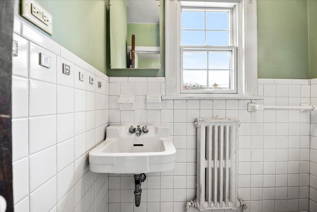 219 E Saint Charles Road, Elmhurst, IL 60126