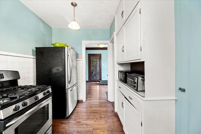 219 E Saint Charles Road, Elmhurst, IL 60126