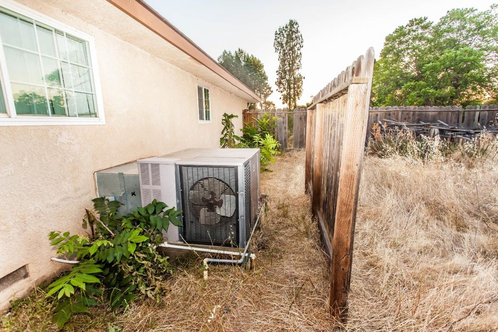 Image 12 of property listing at 7464 Paula Ave., Clovis, CA 93611