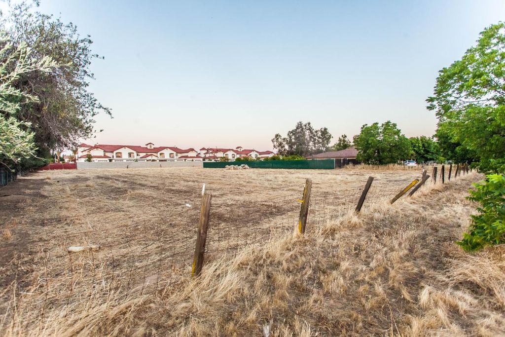 Image 13 of property listing at 7464 Paula Ave., Clovis, CA 93611
