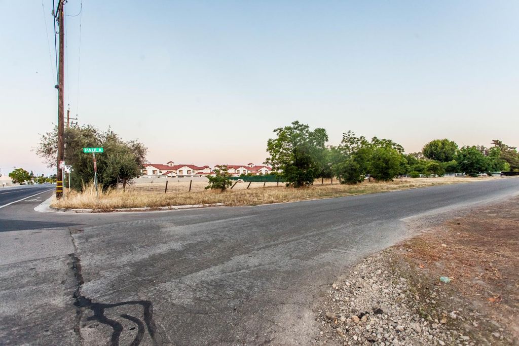 Image 14 of property listing at 7464 Paula Ave., Clovis, CA 93611