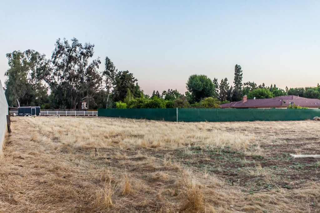 Image 15 of property listing at 7464 Paula Ave., Clovis, CA 93611